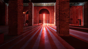 découvrez la biennale incontournable, un événement artistique exceptionnel qui rassemble les talents contemporains du monde entier. plongez dans un univers créatif et explorez des œuvres inspirantes qui bousculent les frontières de l'art. ne manquez pas cette expérience unique qui célèbre la diversité et l'innovation artistique.