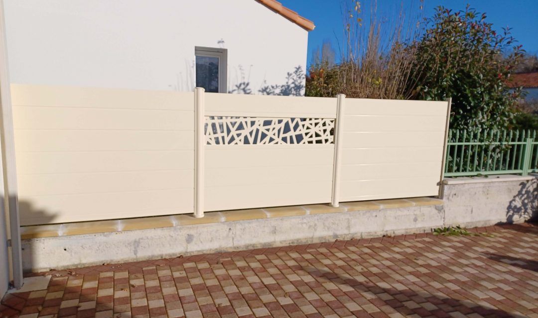 découvrez tout ce qu'il faut savoir sur la garantie décennale pour les clôtures. protégez votre investissement avec une couverture fiable et rassurante face aux éventuels vices cachés. informez-vous sur les conditions, les engagements et les bénéfices de cette assurance indispensable.